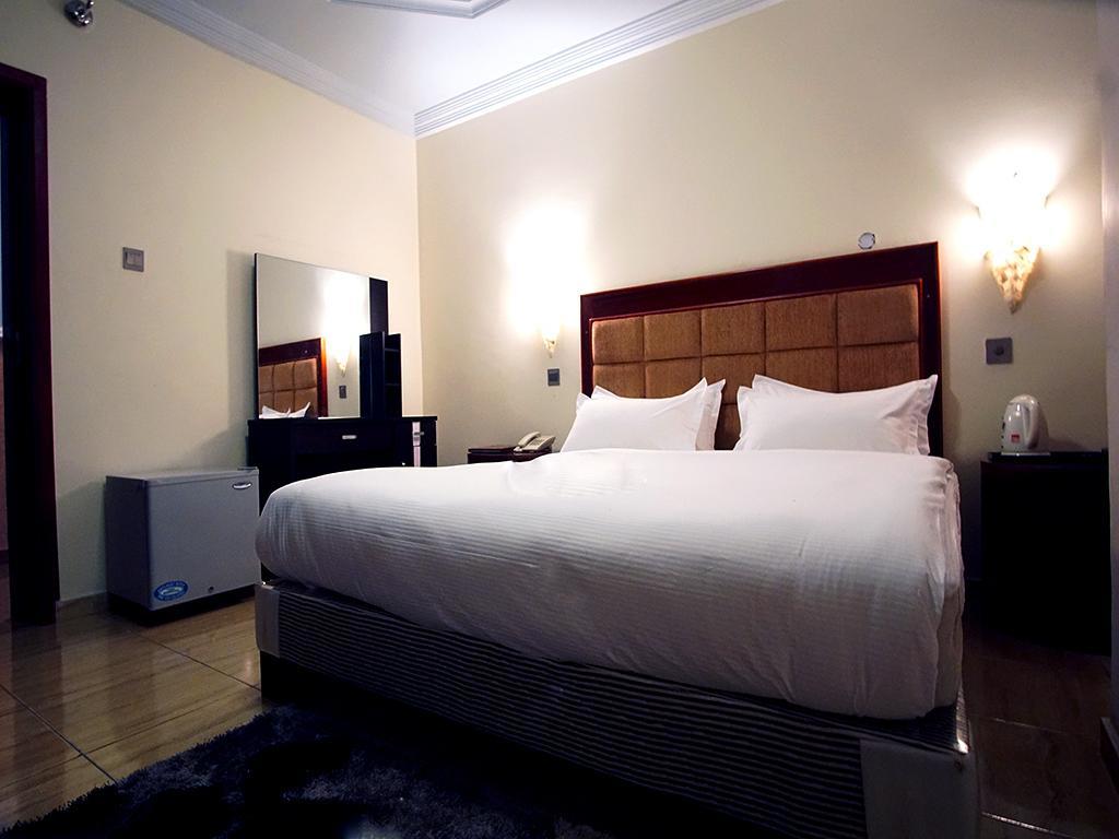 Bleu Ivy Hotel And Suites Ikeja Exterior foto