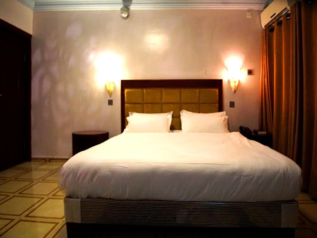 Bleu Ivy Hotel And Suites Ikeja Exterior foto